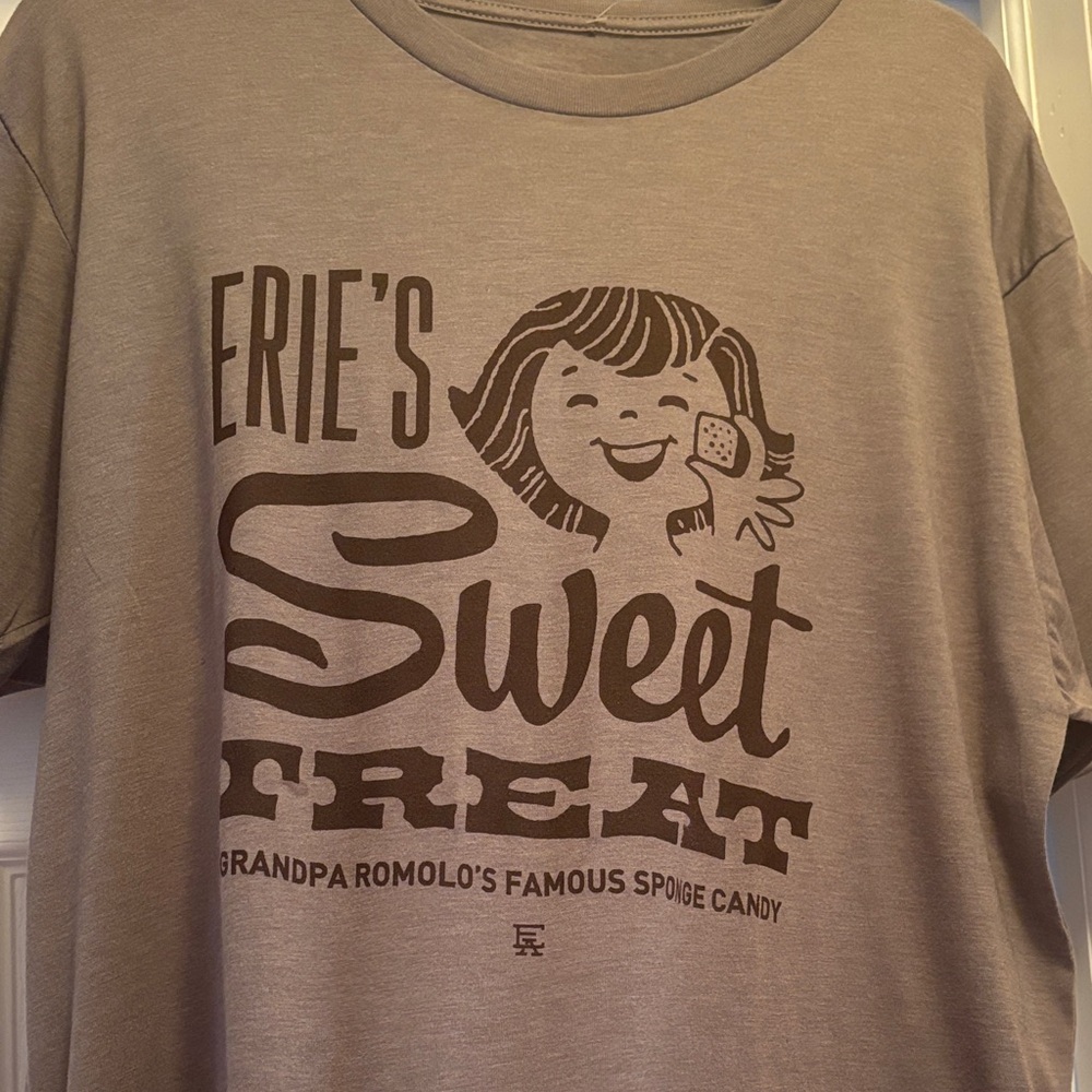 *NEW* ERIE APPAREL ROMOLO Graphic Tee 🍫